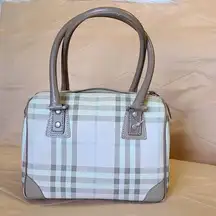 💯 Authentic  Burberry Handbag 🍀