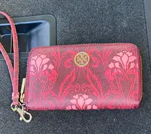 TORY BIRCH WRISTLET GOODCLEAN CONDITION GOLDACCENTS ZIP POCKET INSIDE CARD SLOTS