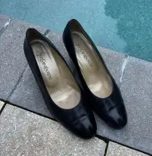 Vintage Yves Saint Laurent Black Leather Round Toe Pumps SZ 35