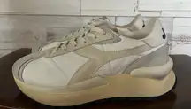 DIADORA Gender Inclusive Mercury Elite Water Resistant Sneaker in Size 6 5. (Wo)
