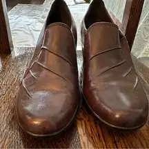 Clarks Beautiful brown leather closed toe heeled shoes Pre loved