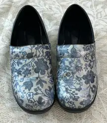 Savvy‎ Brandy Blue Metallic Floral Slip Resistant Nursing Shoes Size 9
