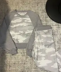 American Eagle Outfitters Camo Sweatshirt and Sweatpants