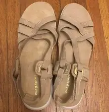 NWOB Easy Spirit Shaelyns Sandals Beige Suede Strap Hook Loop sz 9