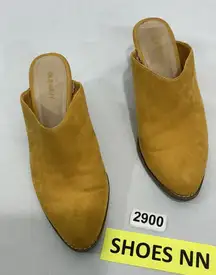 Womans Old Navy Size 8 250/81 Mustard Slip On Heel Mules