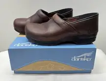 Dansko XP 2.0 oiled dark brown leather professional clog shoes. women's 41 10.5