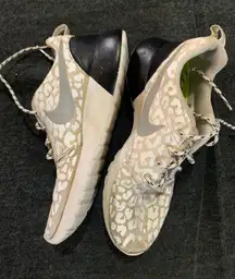 Nike Roshe One Leopard Print Casual Sneakers Women's Size 8 Athletic Shoes
