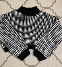 Cloud Ten Black White Cropped Chunky Knit Sweater, Size large
