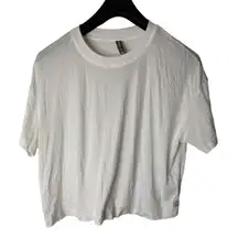 Vuori Energy T shirt cropped tee white women's size medium VW1011