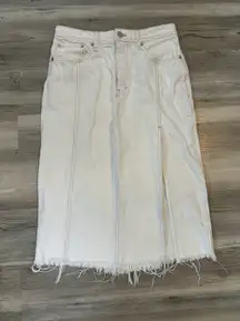 / Free People White Size 28 denim skirt with raw hem, waist is 14, length is 27