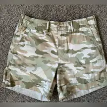 GAP Women's Camouflage 5” Khaki Shorts