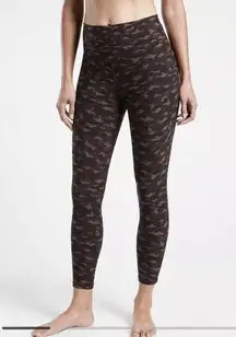 Athleta  Salutation Stash Pocket II  7/8 Tight Camo Printed Lux Walnut Brown Sz M