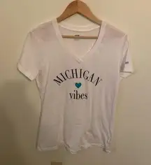 Michigan Vibes Womens Size Large TShirt Short Sleeve Sofee Blue Heart Cotton