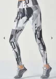 Demi print high waisted leggings sz smal