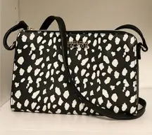 Kenneth Cole Womens Animal Printed Zip Up Adjustable Crossbody Bag Travel Light