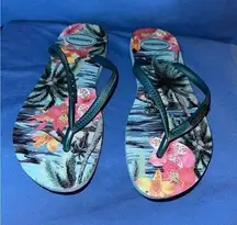 NWOT Havaianas Size 9/10 Blue Tropical Flip Flops