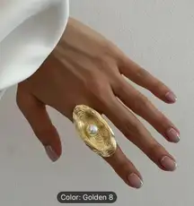 Lady’s Fashionable Statement Zinc Alloy Bold Pearl Gold Plated Ring