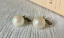 Vintage “Kittie” Pink Iridescent Pearl Screwback Earring Classic Feminine Jewelry