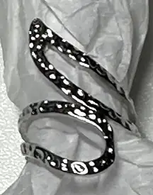 💰3 for $30💰 Hammered Silver-toned Ring with Wave Motif
