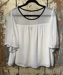 Kaari Blue Women's White Top Blouse with black trim, size XL