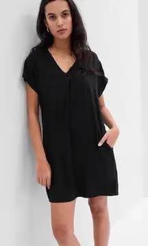 Gap V-Neck dress with side pockets