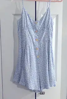 NWT 🎉 Lush brand periwinkle & white shorts romper. Size M