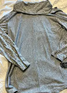 NWT gray long sleeve top 