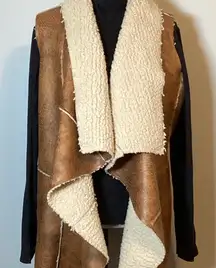 HOT & DELICIOUS FAUX LEATHER VEST BROWN WITH SHERPA Sz. LG SOFT & WARM w/POCKETS