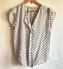 Fun 2 Fun Cap Sleeve Black and White Flower Pattern Blouse - Size M