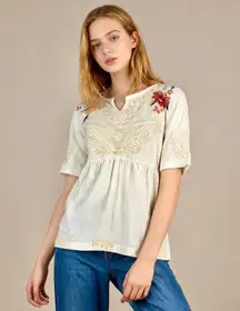 NWOT Johnny Was Embroidered Floral Short Sleeves Tee T-Shirt Size S Cream