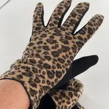 NWT L.I.B New York gloves. Super stretchy Leopard print.