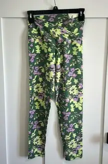 Aerie  Offline Women's L Short  High Rise Crossover 7/8 Leggings Green Floral New