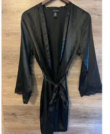 Black Satin Robe Sz Large XL Jones Of New York Lace Sleeves and Hem