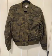 Xhilaration women's/junior bomber Camo jacket‎ Size Medium