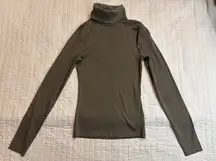 Wild Fable olive green ribbed fitted long sleeve turtleneck