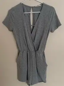 Everly Gray Romper Women’s Size Small. Soft and Comfy!