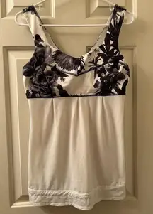 Tame Me Tank Top Size 8 Brisk Bloom Black White Loose Fit *Flawed*