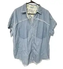 Free People Size Large Denim Chambray Raw Hem Snap Button Front Short Sleeve Top