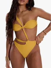 WDIRARA One Piece Cheeky Swimsuit Twist Front Asymmetrical Monokini Yellow Large
