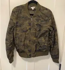 Xhilaration women’s/junior bomber Camo jacket‎ Size Medium