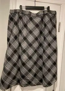 NWOT Serengeti Size 1X Black Gray Plaid Front Pleated Elastic Waist Maxi Skirt