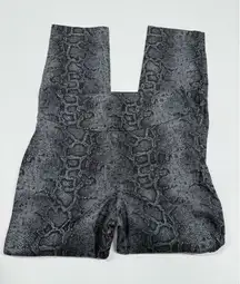 Susan Graver Side Zip Crop Snakeskin Print Size 4 Petite