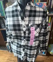 Gap black & white plaid flannel button down S shirt