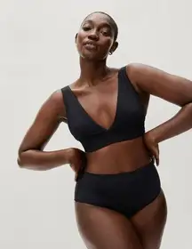 Everlane  The Triangle Bikini Top in Black XS