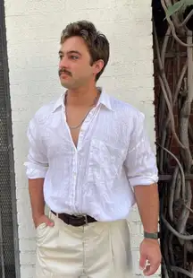 Men’s White linen shirt with a relaxed fit sz L women’s