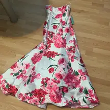 B.Smart floral print dress strapless