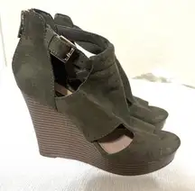 Parker And Sky Wedges Womens Size 6 Olive Green Suede High Heels Peep toe