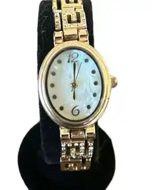 Vintage gold toned mosaic patterned metal wristwatch for women - pearl colored f
