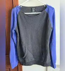 WOMENS FOX SWEATER XL LIKE NEW