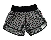 Lululemon black & white chevron print athletic shorts size 6